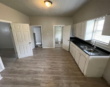 501 14th Street - Photo Thumbnail 9