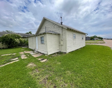 501 14th Street - Photo Thumbnail 4
