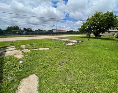 501 14th Street - Photo Thumbnail 2