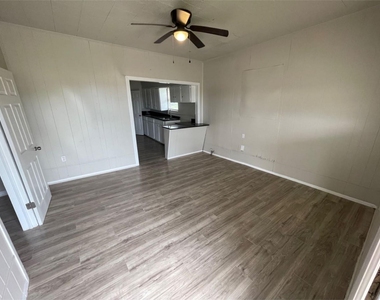 501 14th Street - Photo Thumbnail 8