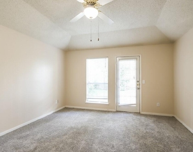 7131 Maple Walk Drive - Photo Thumbnail 7