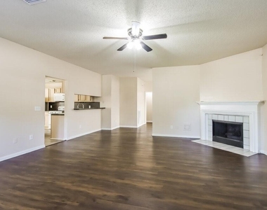 7131 Maple Walk Drive - Photo Thumbnail 3
