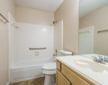7131 Maple Walk Drive - Photo Thumbnail 13