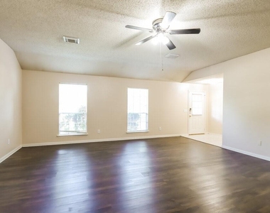 7131 Maple Walk Drive - Photo Thumbnail 2