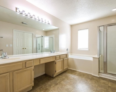 7131 Maple Walk Drive - Photo Thumbnail 9