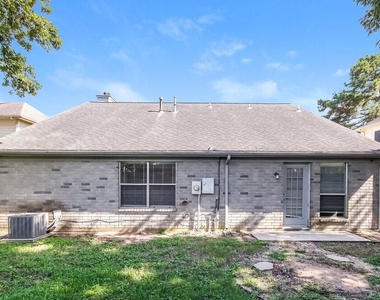 7131 Maple Walk Drive - Photo Thumbnail 14