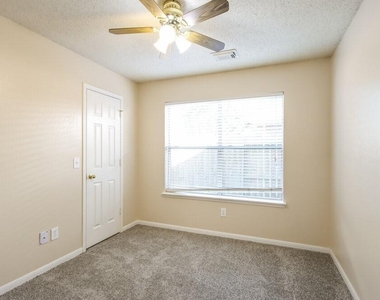 7131 Maple Walk Drive - Photo Thumbnail 11