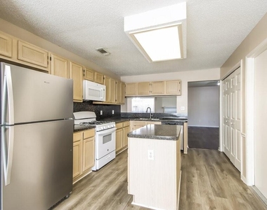 7131 Maple Walk Drive - Photo Thumbnail 5