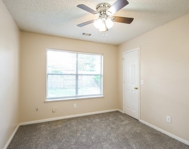 7131 Maple Walk Drive - Photo Thumbnail 10
