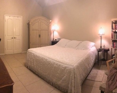 7208 Valentine Lane - Photo Thumbnail 3