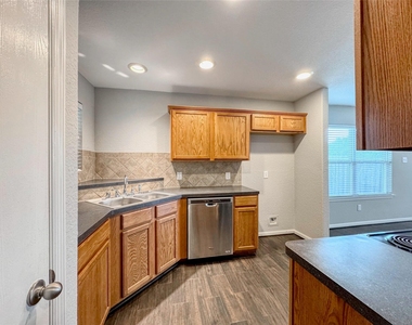 13327 Belvedere Park Court - Photo Thumbnail 11