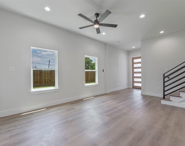 9309 Jutland Road - Photo Thumbnail 4
