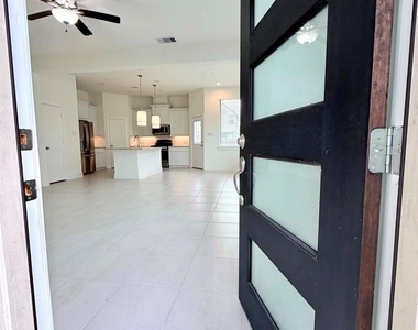 1539 Crystal Stream Drive - Photo Thumbnail 4