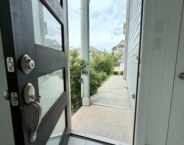 1539 Crystal Stream Drive - Photo Thumbnail 3
