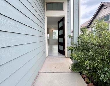 1539 Crystal Stream Drive - Photo Thumbnail 5