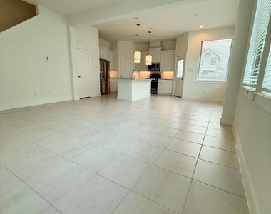 1539 Crystal Stream Drive - Photo Thumbnail 17