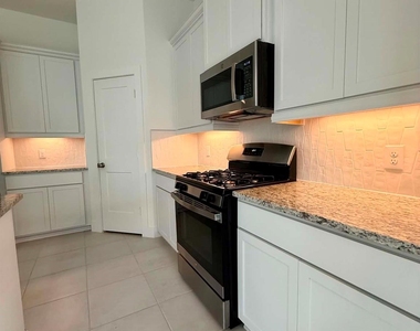 1539 Crystal Stream Drive - Photo Thumbnail 15
