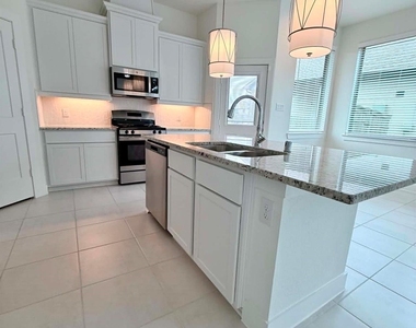 1539 Crystal Stream Drive - Photo Thumbnail 8