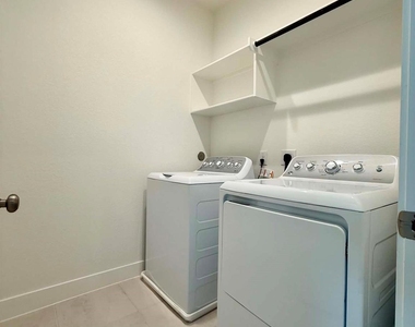 1539 Crystal Stream Drive - Photo Thumbnail 29