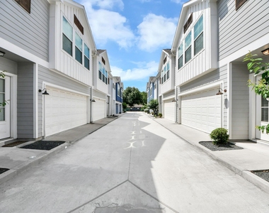9448 Kerrwood Lane - Photo Thumbnail 3