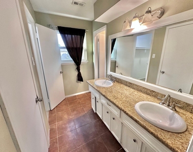 17502 Cassina Drive - Photo Thumbnail 28