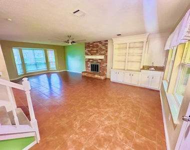 17502 Cassina Drive - Photo Thumbnail 3