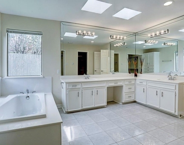 13819 Starhill Court - Photo Thumbnail 15