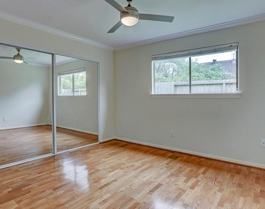 13819 Starhill Court - Photo Thumbnail 21