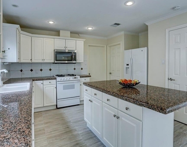 13819 Starhill Court - Photo Thumbnail 4
