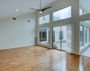 13819 Starhill Court - Photo Thumbnail 10