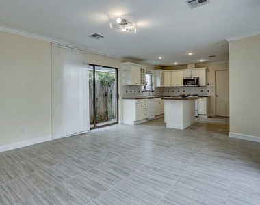 13819 Starhill Court - Photo Thumbnail 7