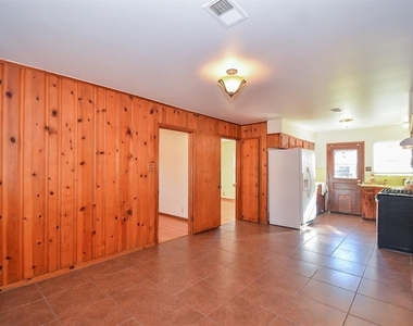 6923 Cole Creek Drive - Photo Thumbnail 3