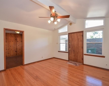 6923 Cole Creek Drive - Photo Thumbnail 2