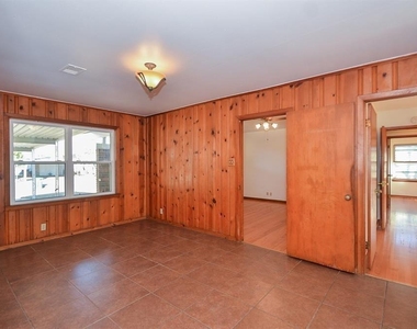 6923 Cole Creek Drive - Photo Thumbnail 6