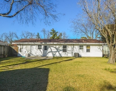 6923 Cole Creek Drive - Photo Thumbnail 12
