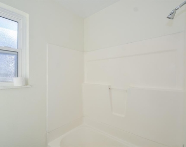 6923 Cole Creek Drive - Photo Thumbnail 8