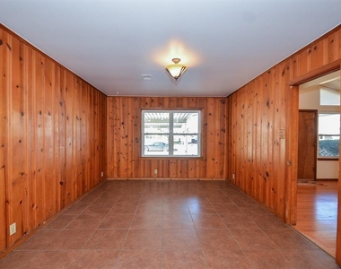 6923 Cole Creek Drive - Photo Thumbnail 5