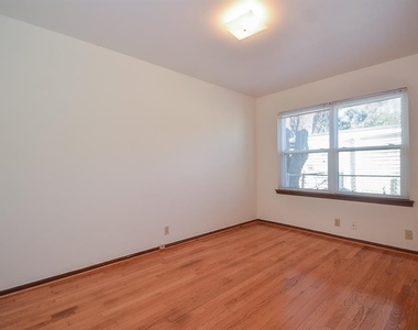 6923 Cole Creek Drive - Photo Thumbnail 10