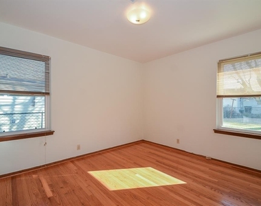 6923 Cole Creek Drive - Photo Thumbnail 9