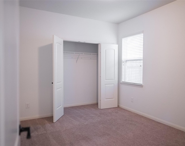 7635 Daisy Port Lane - Photo Thumbnail 12