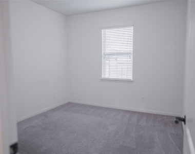 7635 Daisy Port Lane - Photo Thumbnail 11