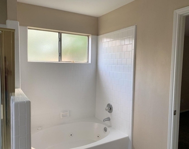 5922 Cinnamon Creek Circle - Photo Thumbnail 9