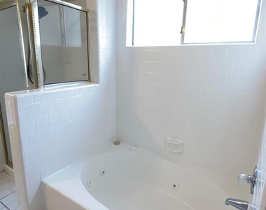 5922 Cinnamon Creek Circle - Photo Thumbnail 14