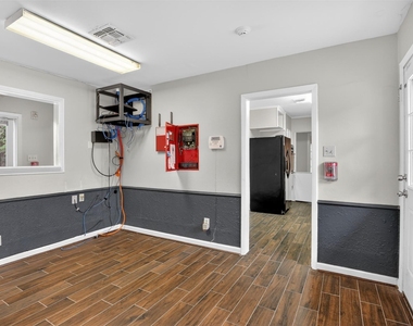 5109 E 5th Street - Photo Thumbnail 13