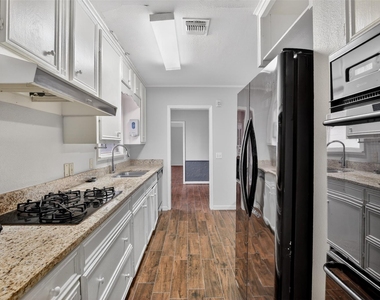 5109 E 5th Street - Photo Thumbnail 17