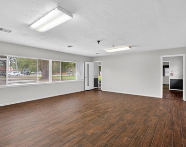 5109 E 5th Street - Photo Thumbnail 7