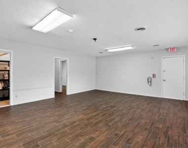 5109 E 5th Street - Photo Thumbnail 5