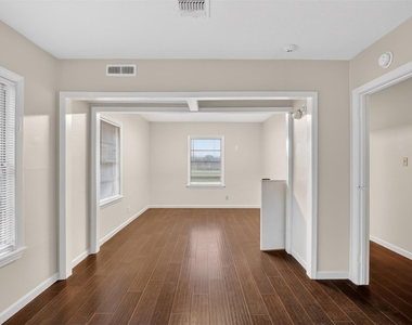5109 E 5th Street - Photo Thumbnail 21