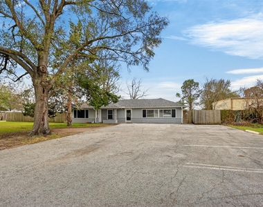 5109 E 5th Street - Photo Thumbnail 2