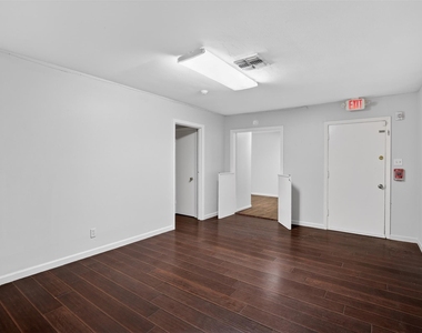 5109 E 5th Street - Photo Thumbnail 19